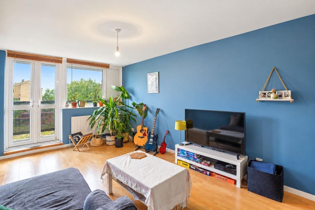 Property photo 1 of 17 Living Room.Jpg