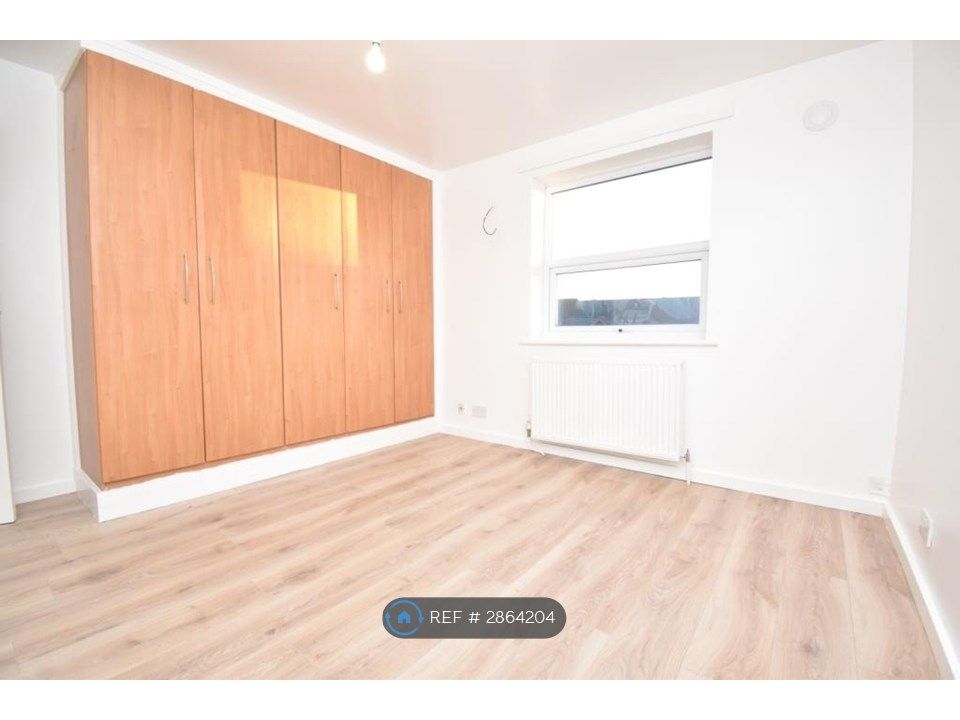 Property photo 3 of 12 Main Bedroom