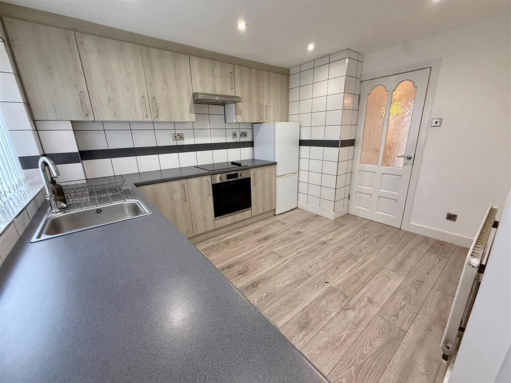 Property photo 3 of 14 Kitchen