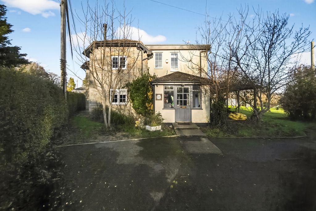 Property photo 1 of 19 Front View