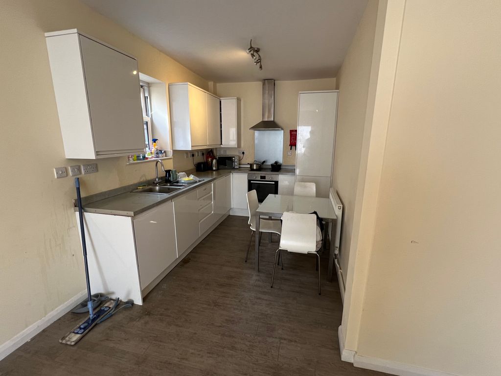 Property photo 2 of 4 Kitchen