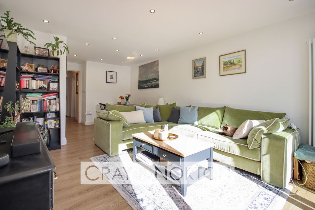 Property photo 3 of 16 Photo 12