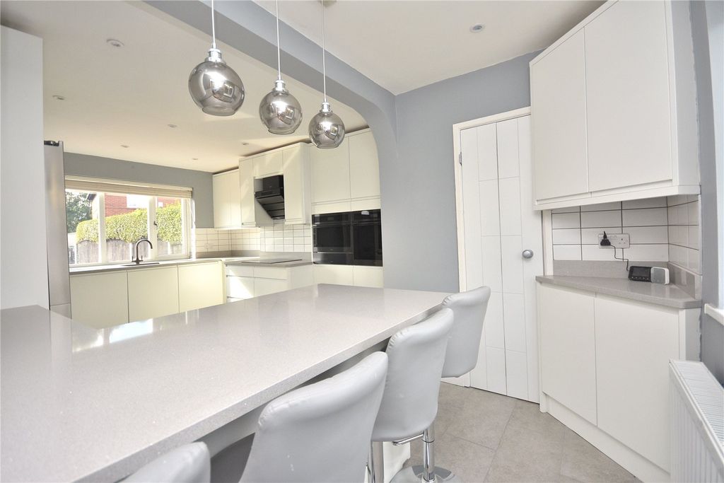 Property photo 2 of 19 Picture No. 11