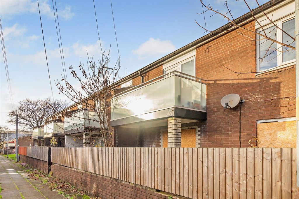 Property photo 1 of 9 8672676-Exterior04-800.Jpg