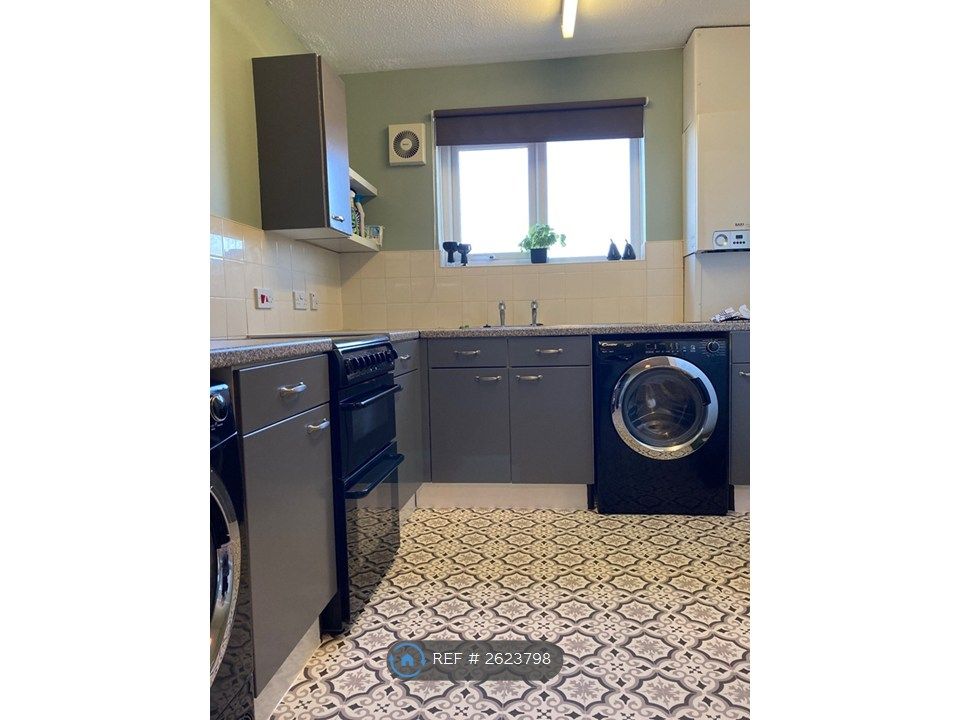 Property photo 3 of 10 Kitchen Diner With Electric Appliances