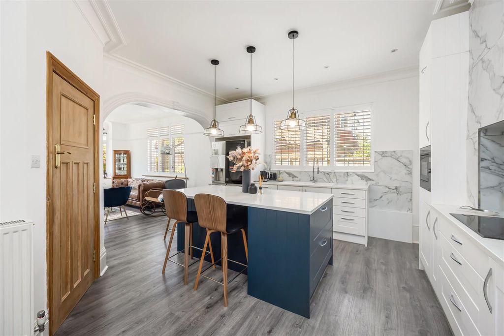 Property photo 3 of 27 St Valerie Road, 19-010.Jpg