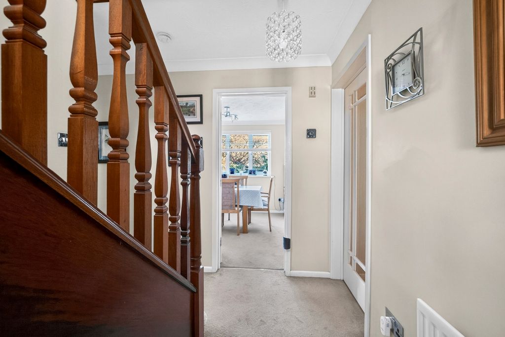 Property photo 2 of 20 Entrance Hall