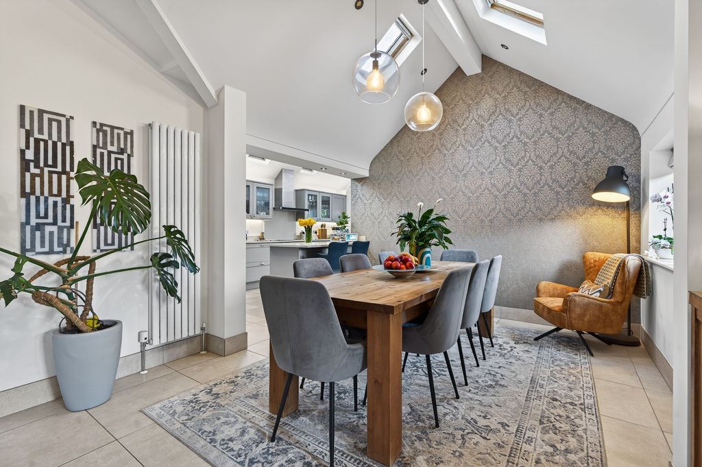 Property photo 3 of 39