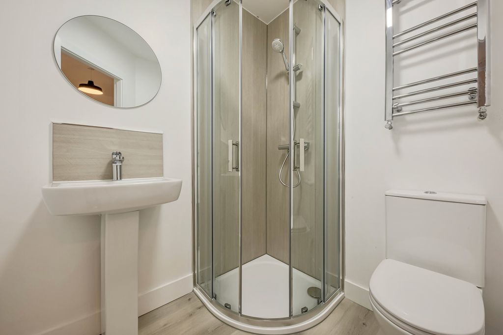 Property photo 3 of 8 Bedroom 4 (3)