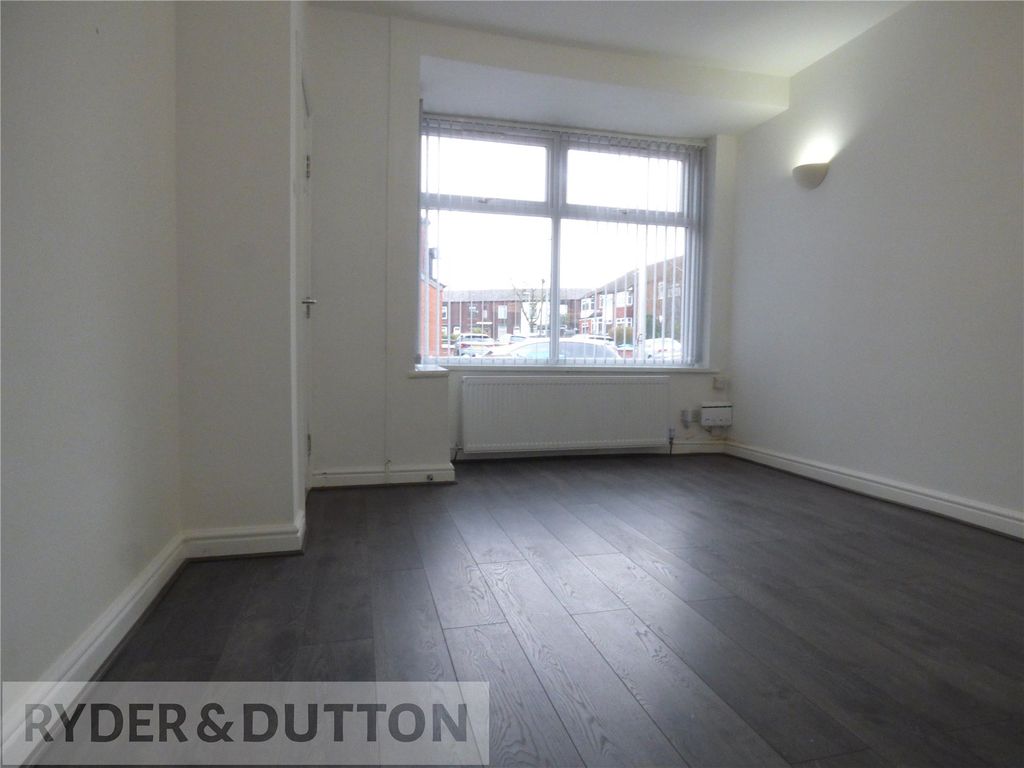 Property photo 2 of 17 Lounge