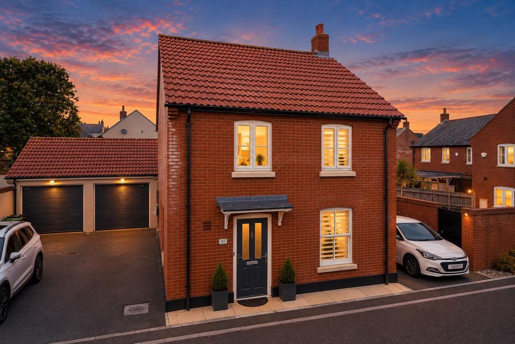 Property photo 1 of 32 37 Greys Road Twilight 2.Jpg