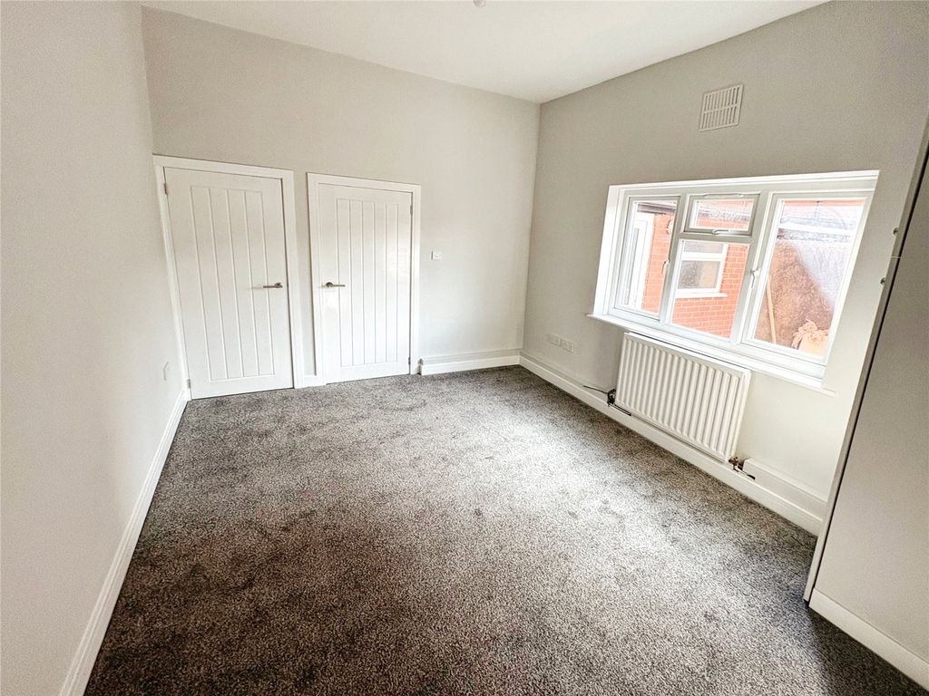 Property photo 3 of 5 Living Room