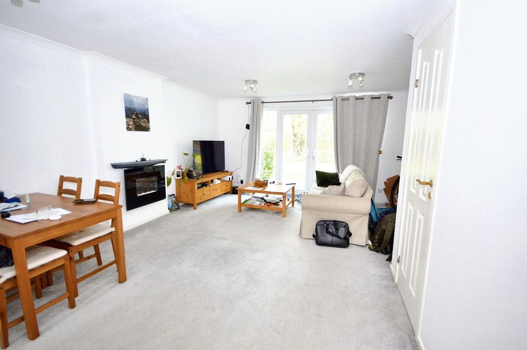 Property photo 3 of 10 Living Room