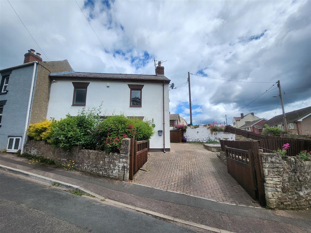 Property photo 2 of 27