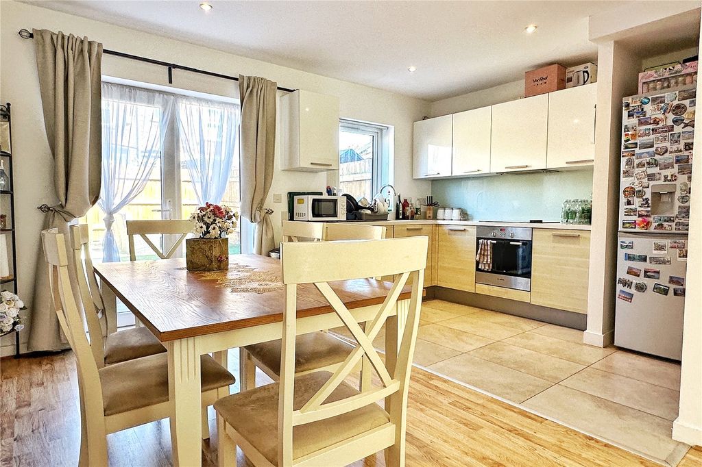 Property photo 1 of 21 Dining Area