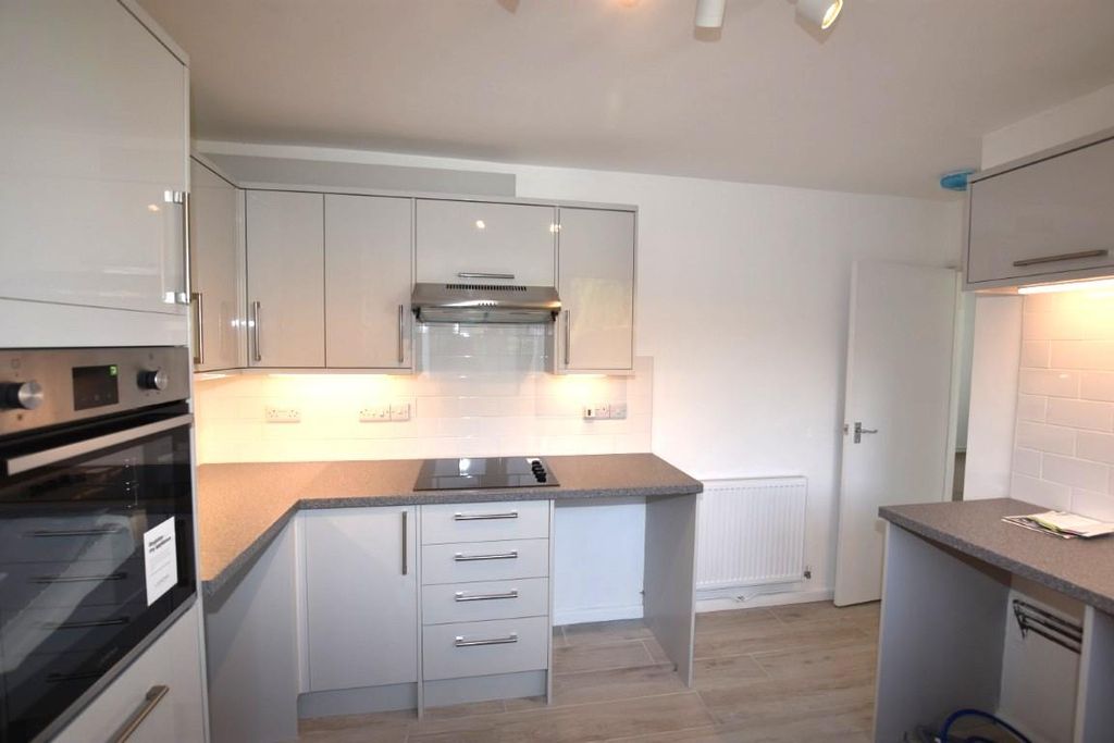 Property photo 3 of 16 Dsc_7082 (Medium).Jpg