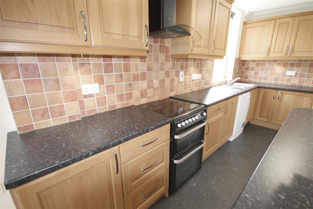 Property photo 2 of 15 Dining Kitchen