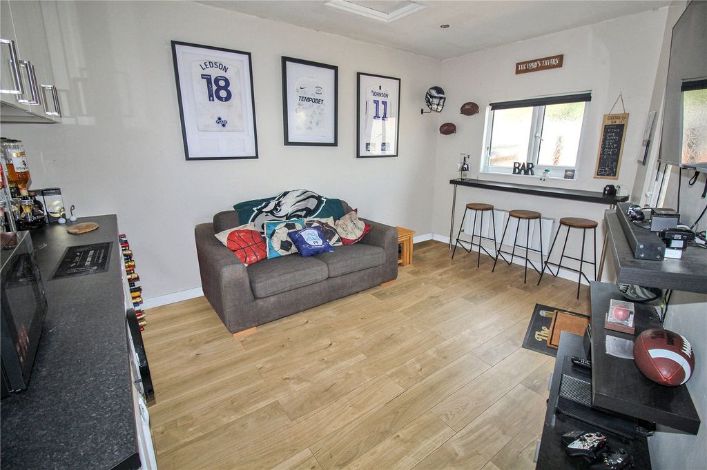 Property photo 3 of 16 Picture No. 17
