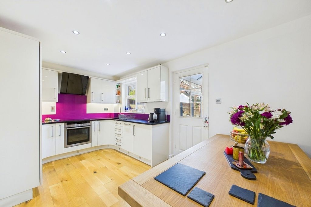 Property photo 1 of 18 Photo 4