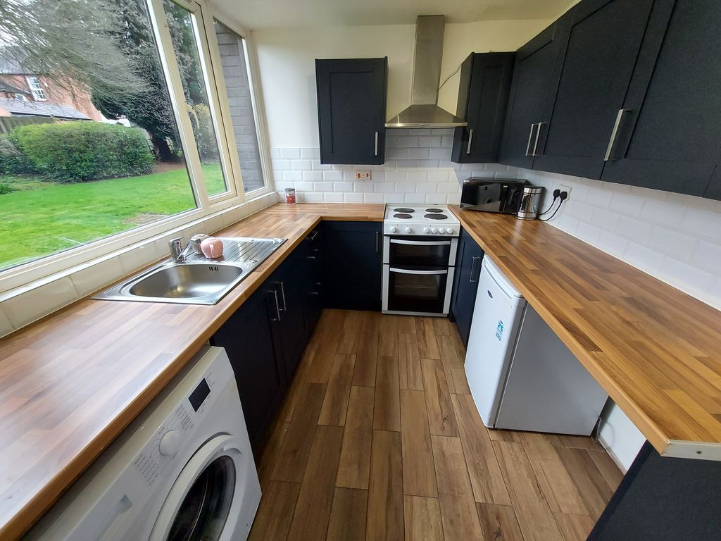 Property photo 2 of 6 Kitchen