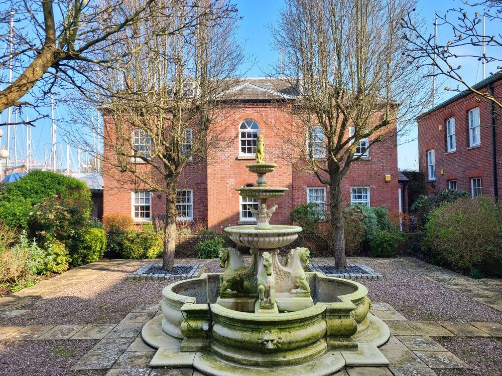 Property photo 2 of 40