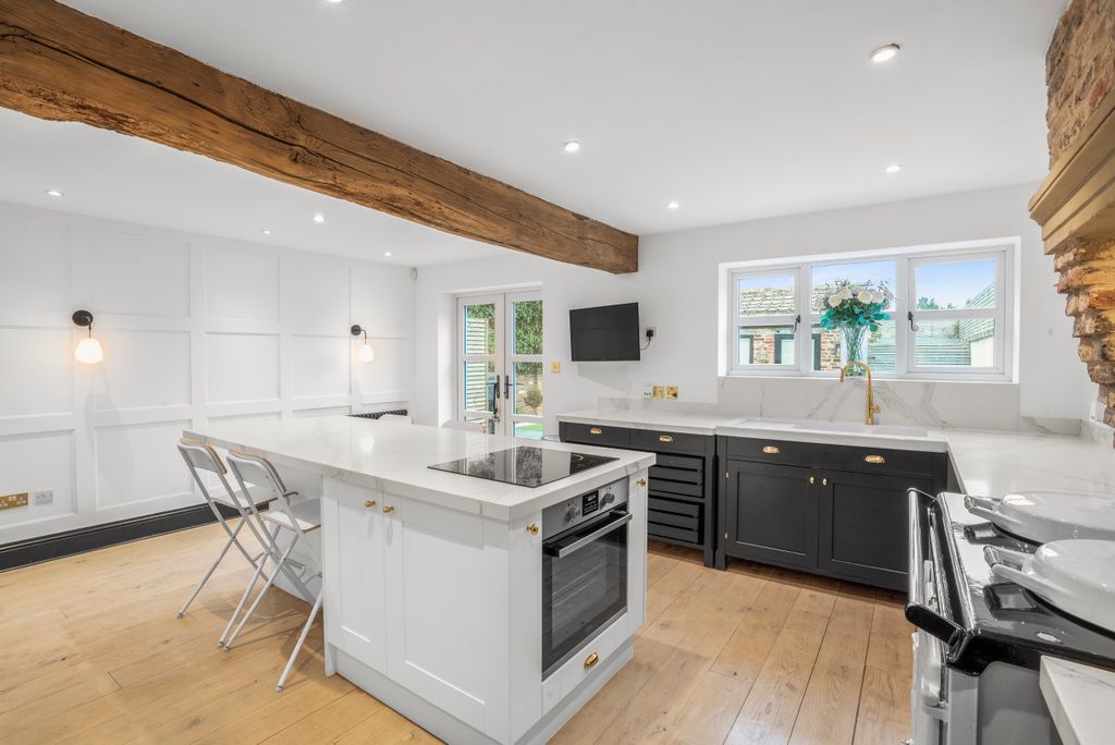 Property photo 3 of 16 Kitchen-Diner 3