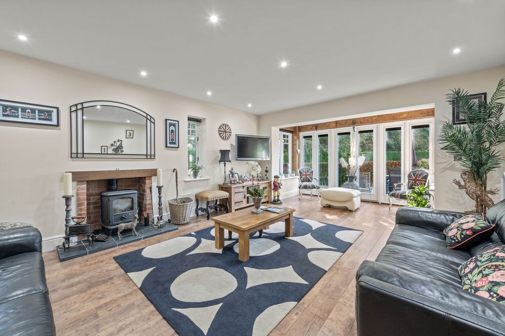 Property photo 2 of 42