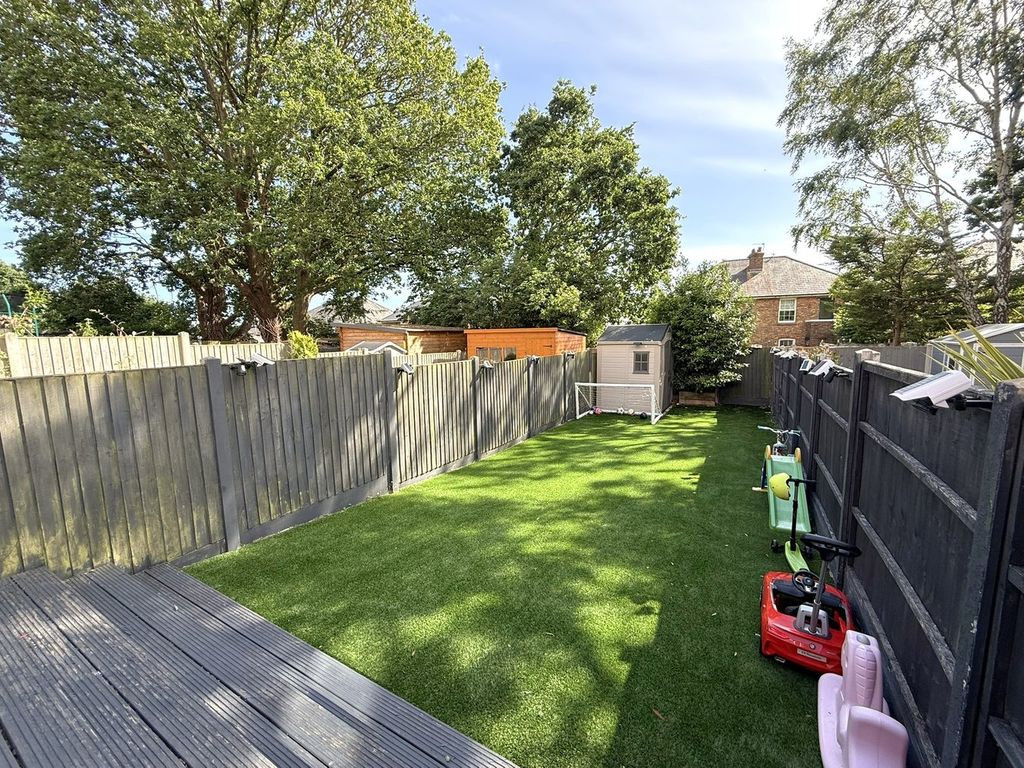 Property photo 2 of 27