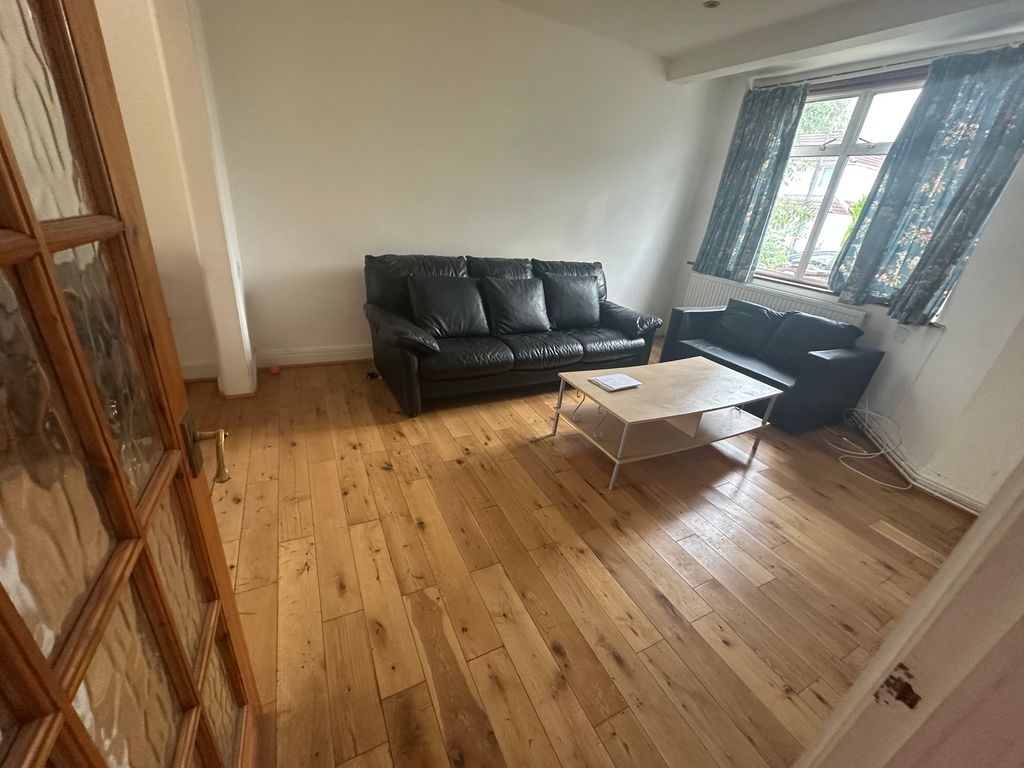 Property photo 2 of 27