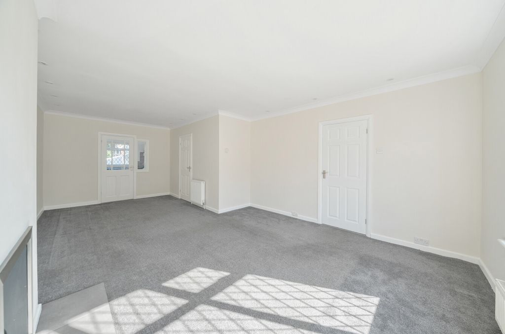 Property photo 3 of 17 1508893-12-6A7Ed8...