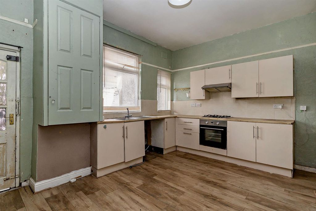 Property photo 3 of 13 8663378-Interior12-800.Jpg
