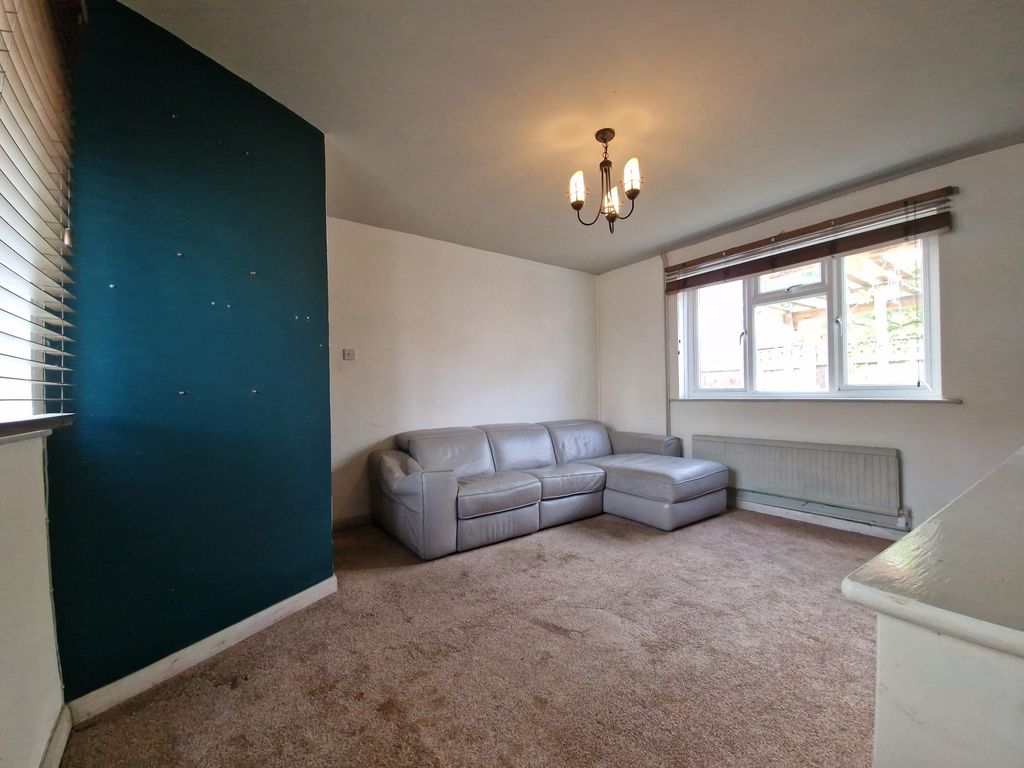 Property photo 3 of 12 Lounge