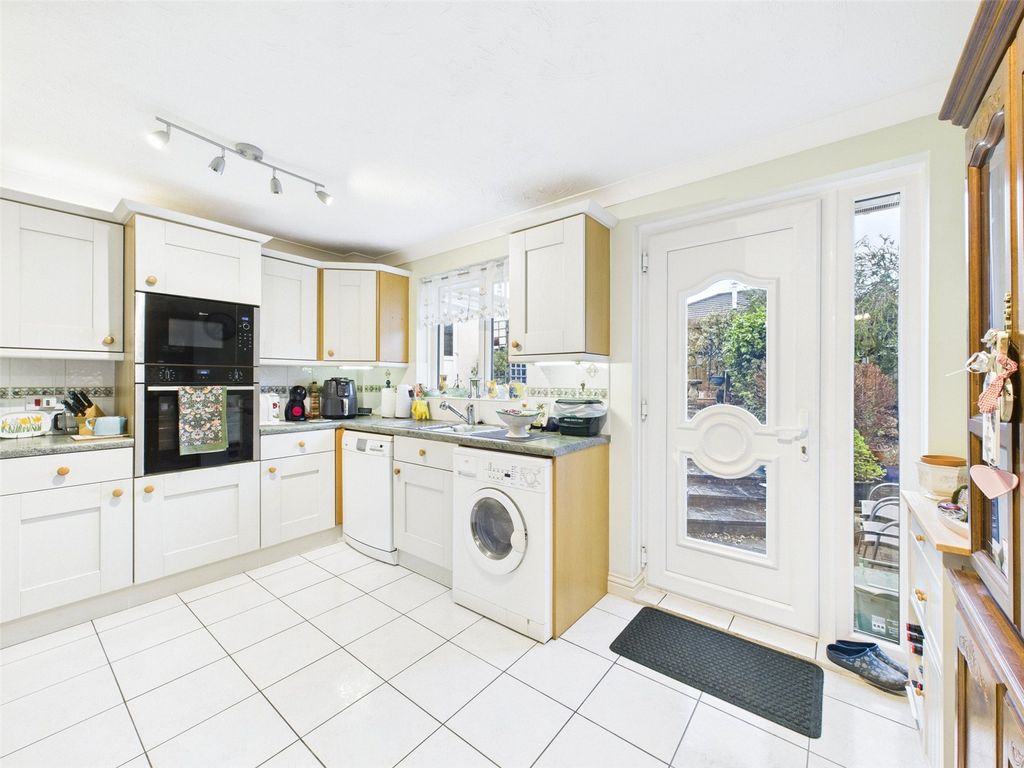 Property photo 2 of 22 Picture No. 15