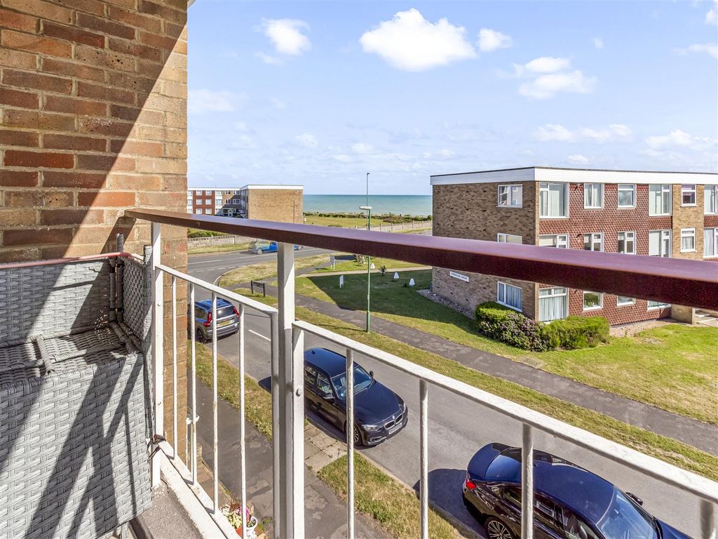 Property photo 1 of 16 11 Norfolk Court-007.Jpg