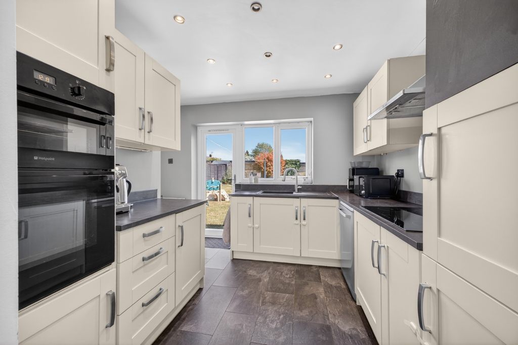 Property photo 2 of 21 5112684
