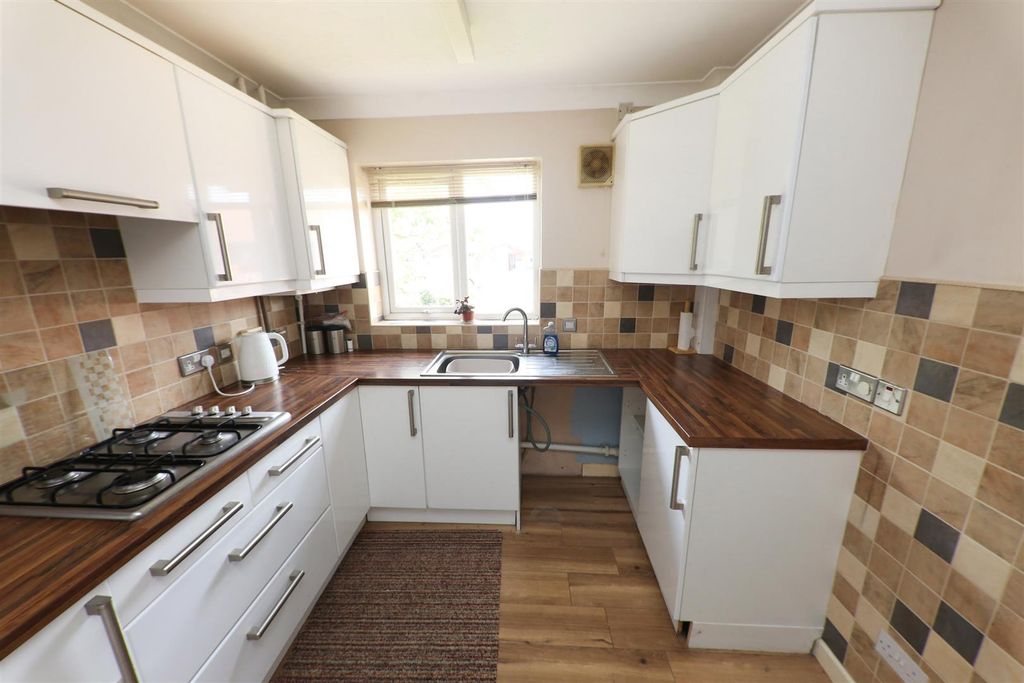 Property photo 2 of 14 Kitchen