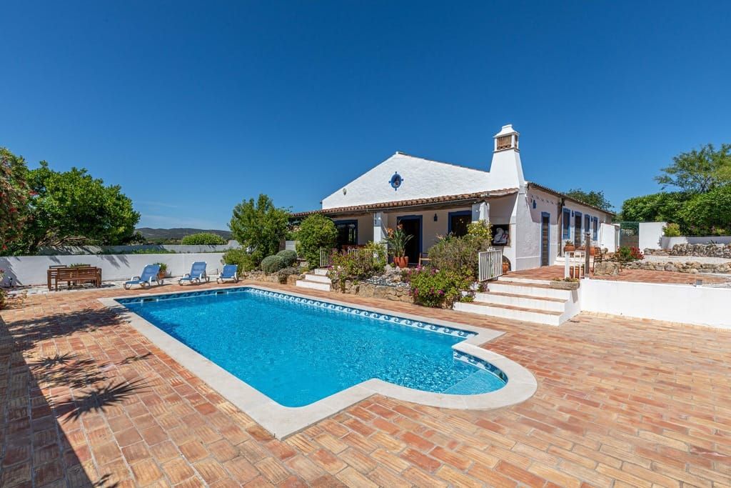 Property photo 1 of 29 Algarve Villa Ptsaov508 1