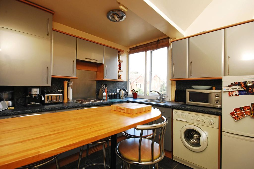 Property photo 3 of 6
