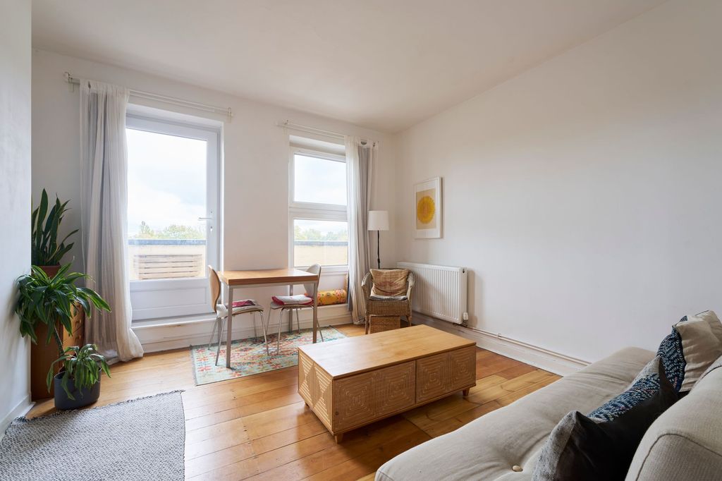 Property photo 1 of 11 Halkett House, E2