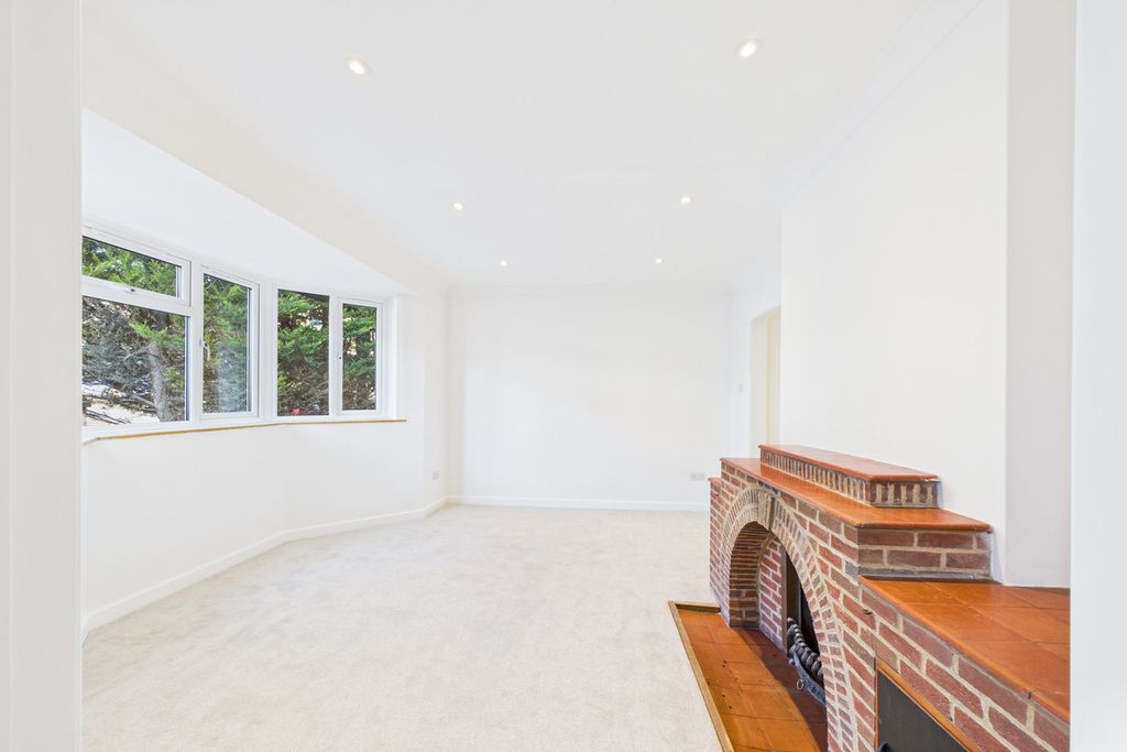 Property photo 3 of 42