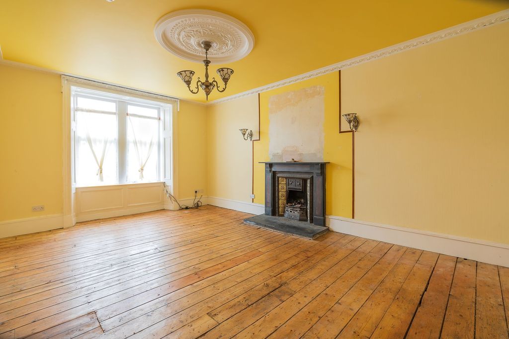 Property photo 2 of 32