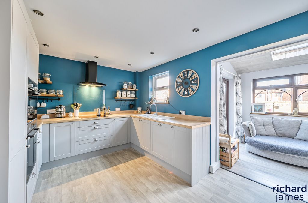 Property photo 2 of 15 Fd9B32Bcee6B43A4B9A991B1A2E7E317