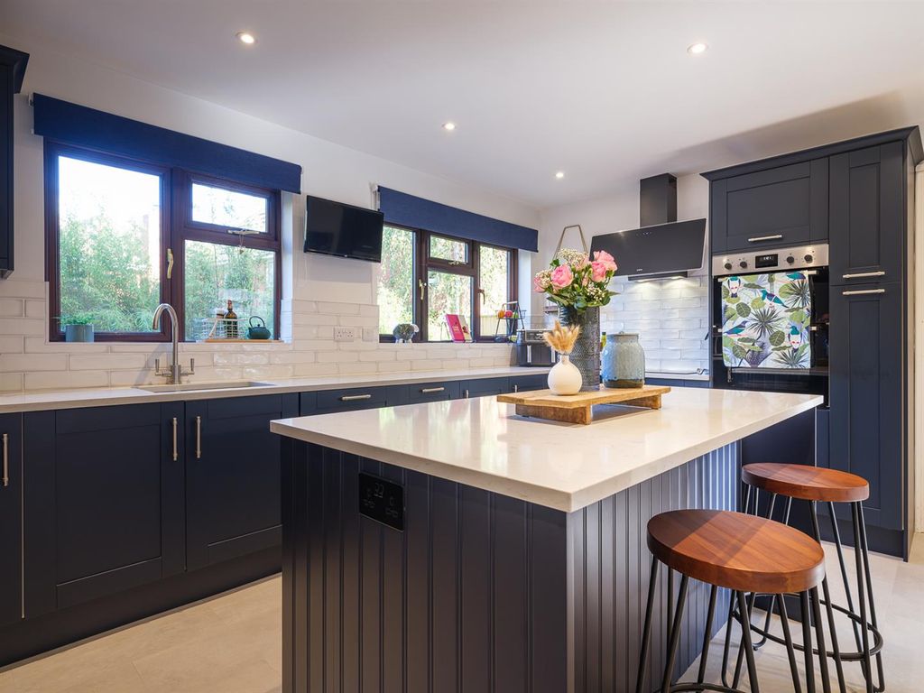 Property photo 3 of 28 11 Erleigh Drive-26.Jpg