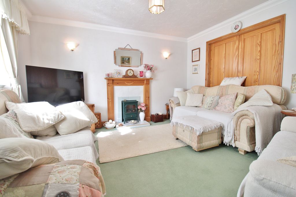 Property photo 3 of 32