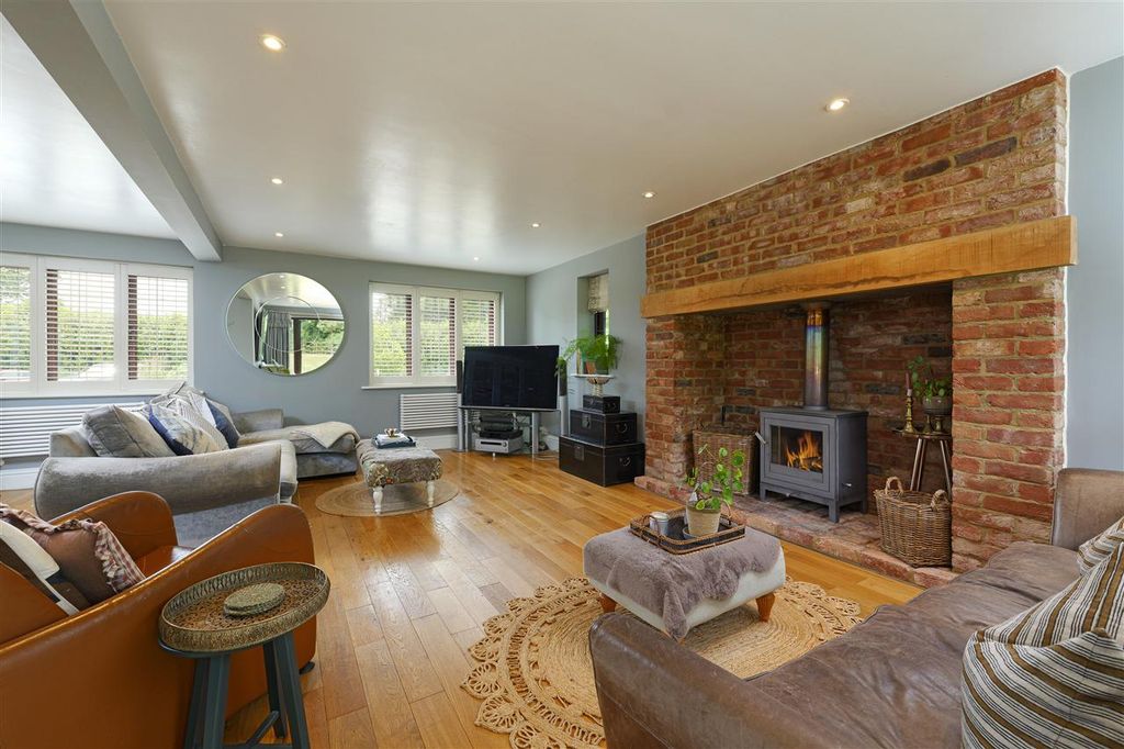Property photo 3 of 32