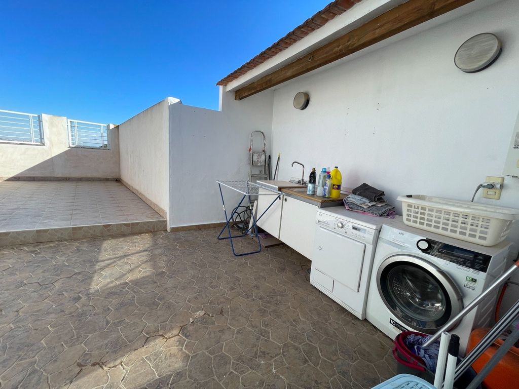 Property photo 2 of 39