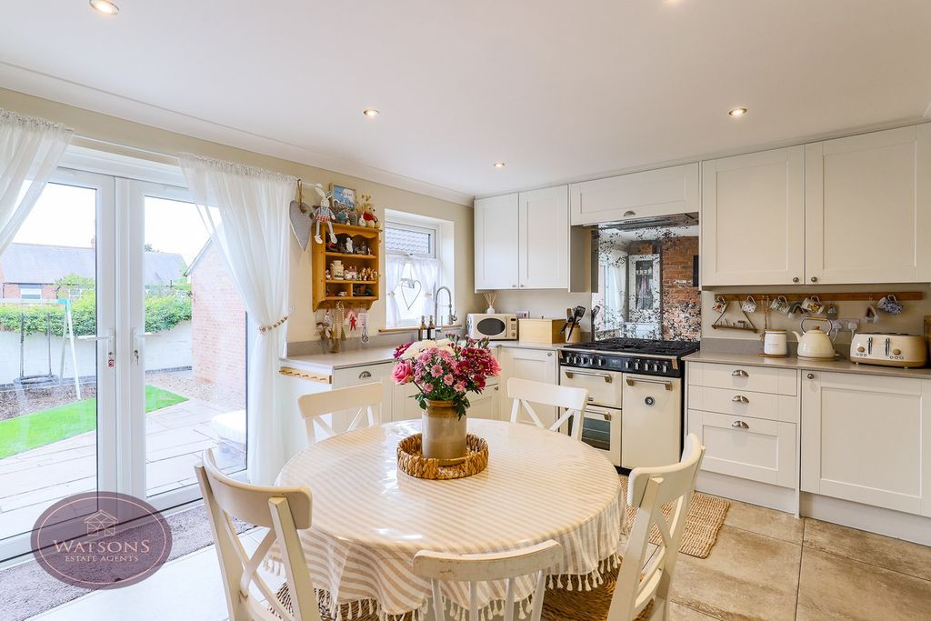 Property photo 2 of 25