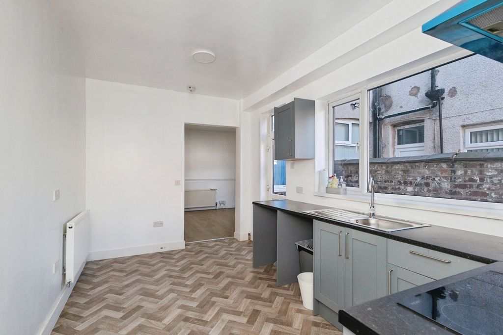 Property photo 2 of 20 Pbox-Img.Jpg