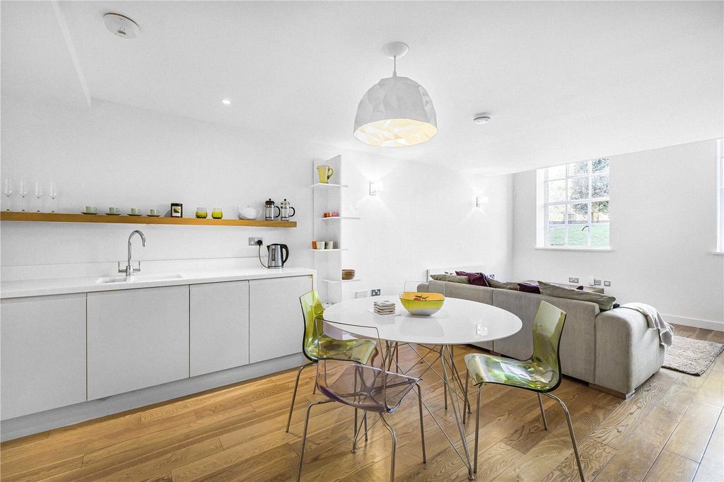 Property photo 1 of 11 Reception/Kitchen