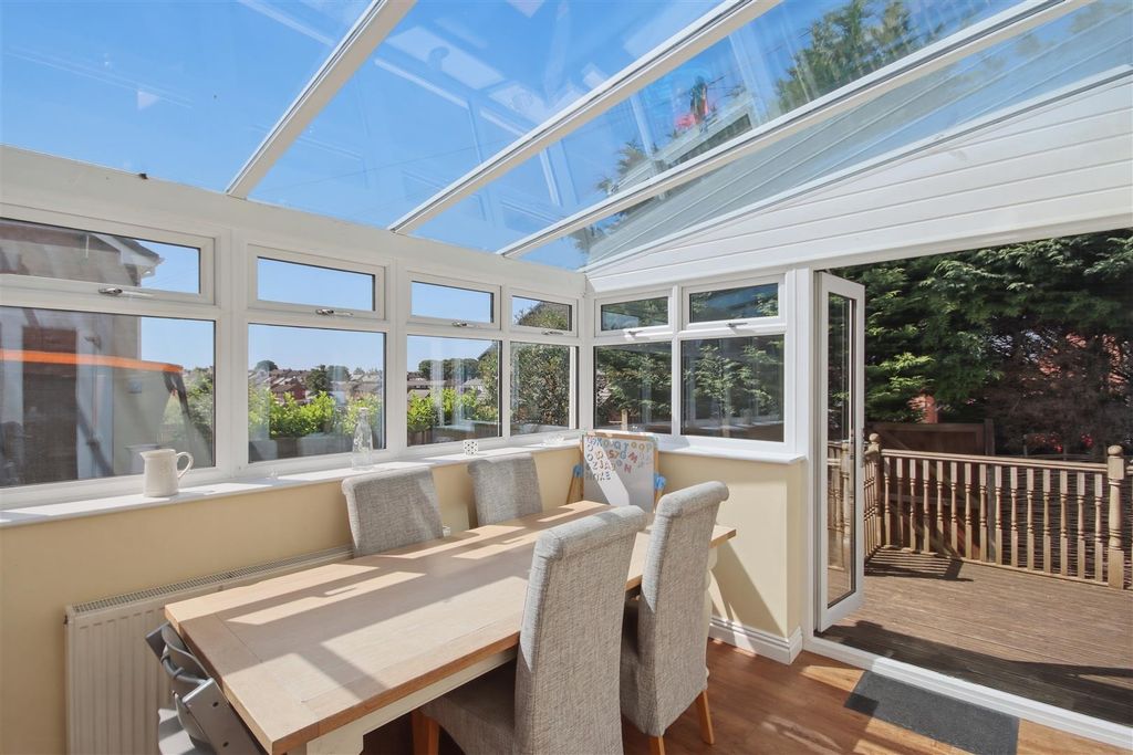 Property photo 2 of 20 Conservatory